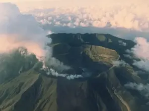 Autorităţile au emis un ordin de evacuare pentru o parte din teritoriul insulei St Vincent, din Caraibe, după ce seismologii au avertizat că vulcanul La Soufriere pare pe punctul de a erupe. / Foto: bvinews.com