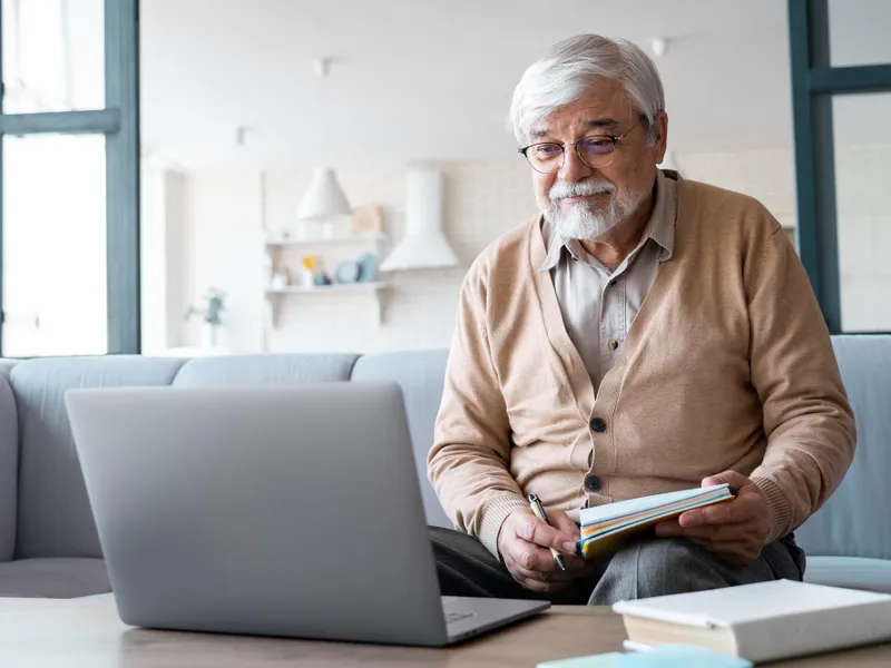 Care pensionari iau 1.500 lei în plus la pensie la recalculare? Câți ani trebuie să fi muncit? - Foto: Freepik