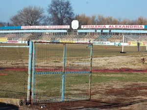 Stadionul din Alexandria, unde joacă o echipă de Liga a III-a ar fi putut fi renovat cu mai puțini bani