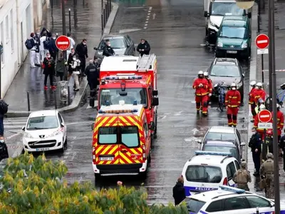 Imagine de la atacul din fața fostului sediu al Charlie Hebdo. Sursa foto: BBC via Reuters