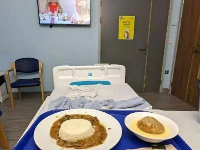 Ce mâncare a primit un român într-un spital din Londra: „Cina, meniul și camera mea de spital” - Foto: Preluare B1TV