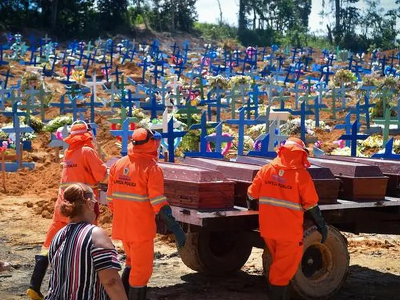 Brazilia, care totalizează 5.082.637 de cazuri, este cea mai îndoliată ţară din lume după Statele Unite. / Foto: dw.com