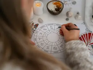 HOROSCOP Săptămâna aceasta vine cu răsturnări de situații pentru trei zodii. Relații karmice Foto: Freepik (fotografie cu caracter ilustrativ)