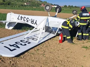 Un avion de mici dimensiuni a aterizat forțat în Alba. Pilotul a scăpat printr-o minune Foto: ISU Alba