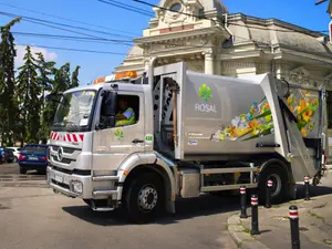 Mașină a operatorului de salubritate Rosal/FOTO: Facebook/Rosal