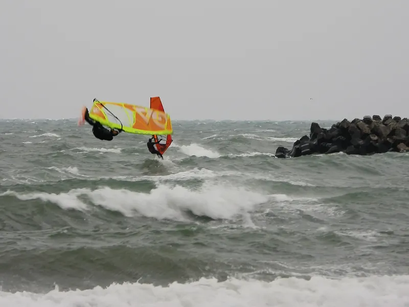 Windsurf de Crăciun, la Constanța, pe furtună Foto: Facebook/ Ion Dumitrașcu