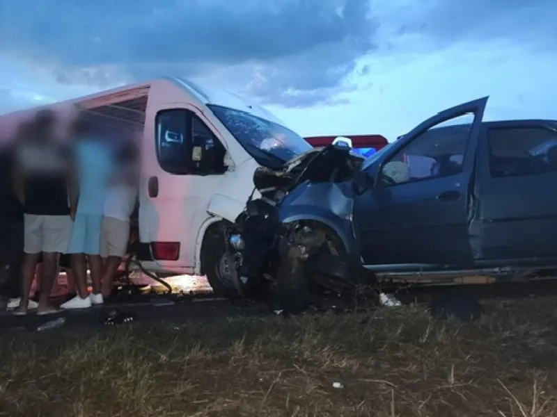 Accident fatal pe DN6 soldat cu 3 morți și 5 răniți, după ce două autovehicule s-au lovit violent - Foto: infotraficromania