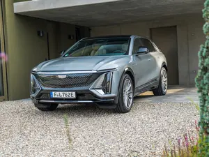 GM revine după 6 ani în Europa cu o mașină electrică. SUV-ul premium Cadillac Lyriq e făcut în China - Foto: Cadillac