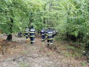 30 de pompieri, cu două şenilate, o autospecială de descarcerare şi o ambulanţă SMURD participă la căutarea bărbatului de 78 de ani - Foto: ISU Botoșani