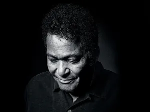 CÂNT CEEA CE VREAU Charley Pride a început să înregistreze în 1965. În momentul său maxim comercial din anii ‘70, i-a surclasat pe ceilalți artiști din RCA Records, cu excepția lui Elvis Presley