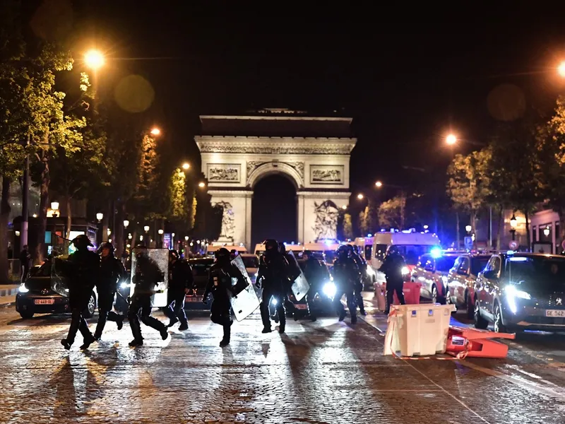 Haos, pe străzile din Franța. 486 de persoane au fost arestate, dintre care 194 la Paris - Foto: Profimedia Images