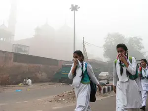 Poluarea a atins cote uriașe în capitala Indiei, iar aerul a devenit periculos de respirat/FOTO: vox.com