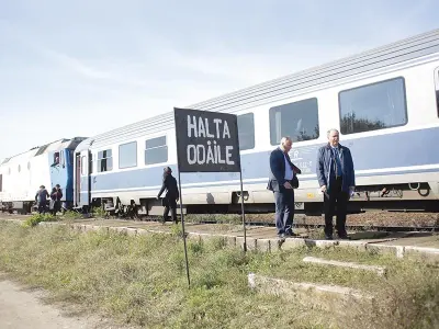 Guvernul avea ca alternativă prelungirea unei linii de tren până la Otopeni. A ratat și acest obiectiv