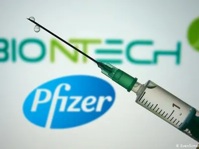 Pfizer și Biotech sunt primii care au primit autorizare pentru un vaccin anti COVID-19