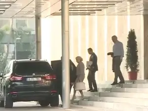 Premierul Viorica Dăncilă se deplasează cu un BMW X5 al MAI/FOTO: Digi 24