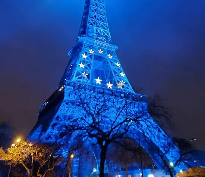 Turnul Eiffel, luminat în culorile UE. FOTO: facebook