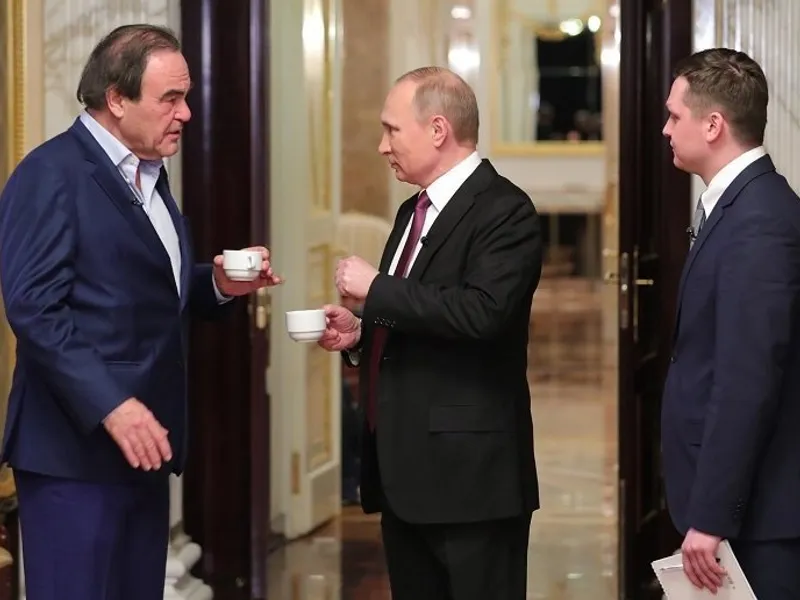 Oliver Stone alături de Vladimir Putin/ Foto: news.ro