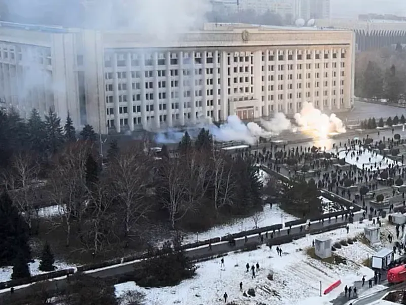 Kazahstan: Forţele de ordine au deschis focul asupra protestatarilor în piaţa centrală din Almatî. / Foto: biziday.ro