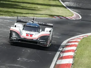 Porsche-ul 919 Hybrid s-a dezbrăcat de toate restricțiile și limitările impuse de în clasa LMP1 din Campionatul Mondial de Anduranță.