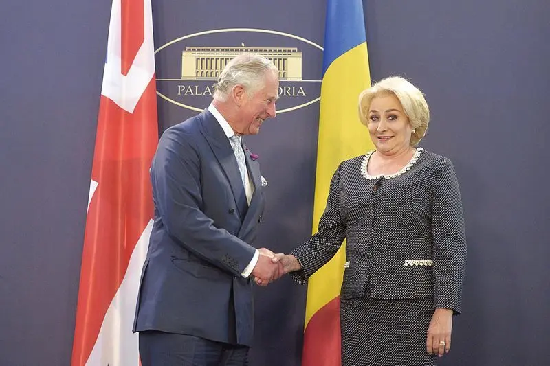 O fotografie care a ajuns virală: Viorica Dăncilă și prințul Charles