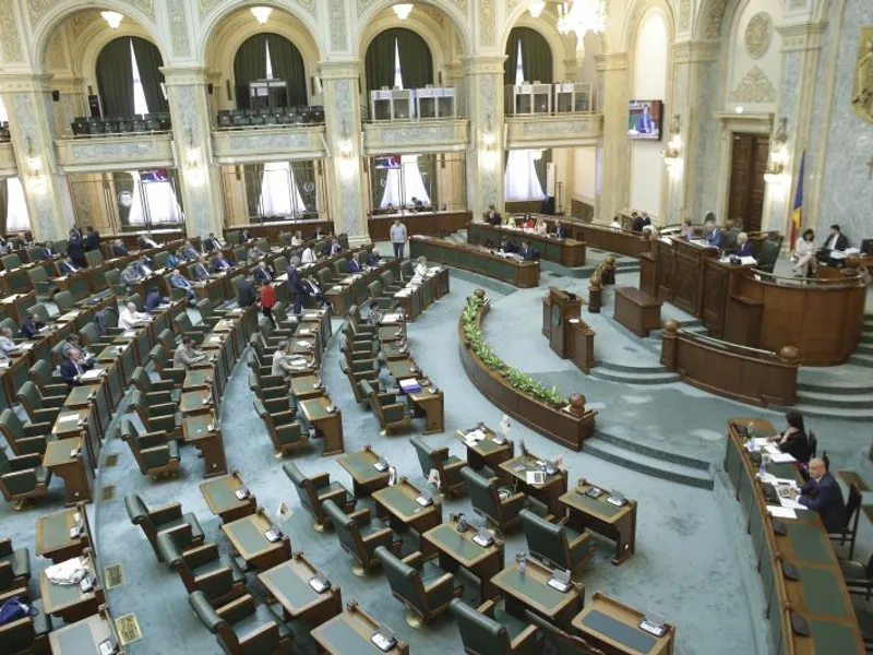 USR PLUS propune sancțiuni mai dure pentru injurii și violențe în Parlament. Foto Inquam Photos/Octav Ganea