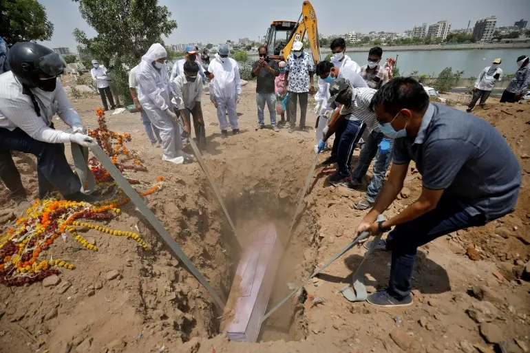 India raportează peste 500.000 de decese din cauza COVID-19. Experții numără milioane de decese/FOTO: Aljazeera