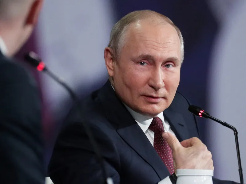 Preşedintele rus Vladimir Putin consideră că este "grotesc" să se afirme că Moscova duce un război cibernetic împotriva SUA. / Foto: reuters.com