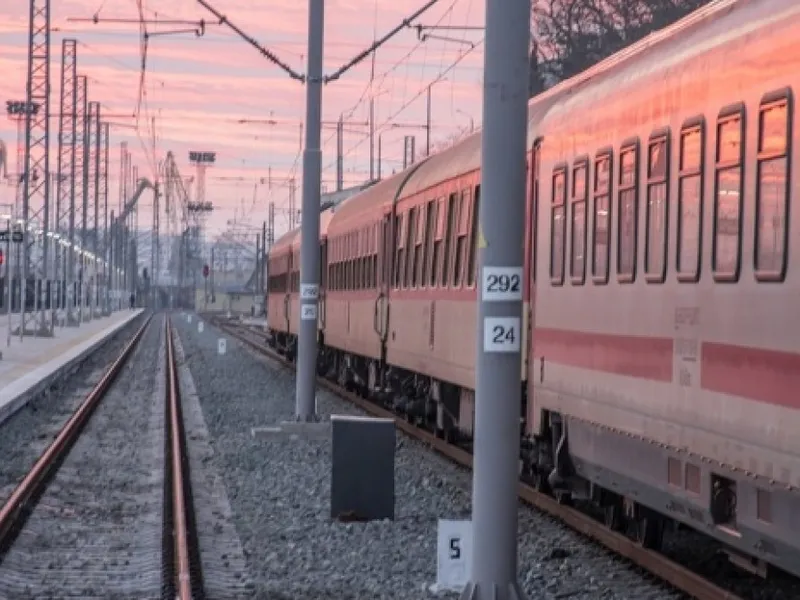 La un pas de tragedie după ce s-a urcat pe tren pentru un selfie. Fată de 16 ani dusă arsă la spital - Foto: Arhiva