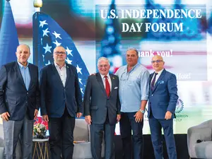 Nawaf Salameh, fondatorul Alexandrion Group, fostul consilier prezidențial George Scutaru, ambasadorul Adrian Zuckerman, istoricul Adrian Cioroianu, fost ministru de externe, și jurnalistul Sabin Orcan, directorul Newsweek România