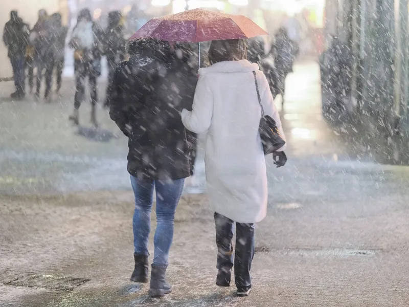 Avertisment pentru șoferi. Lapoviță și ninsoare în 7 județe din România. Care sunt zonele vizate - Foto: Profimedia images