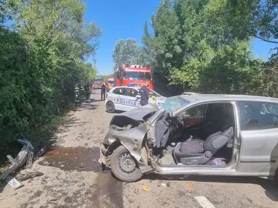 O femeie în vârstă de 69 de ani a decedat la spital, în urma unui accident rutier pe care l-a provocat pe drumul comunal DC 66. / Foto: ISU Timiș