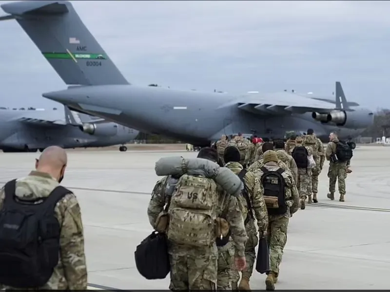 Parașutiștii din Divizia 82 Aeropurtată se îmbarcă pentru Europa de Est de la Fort Bragg, Carolina de Nord, la 3 februarie 2022/foto: reuters