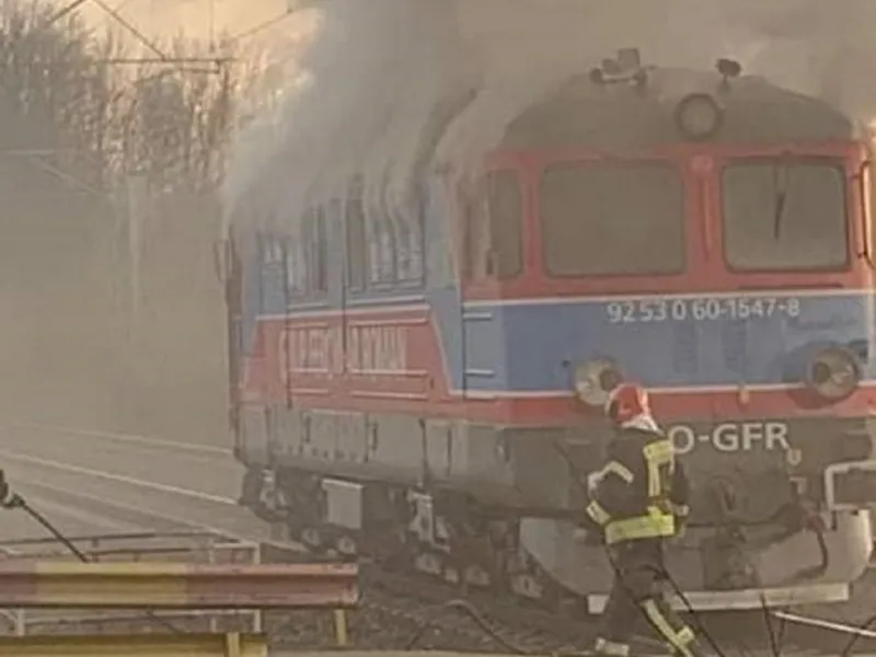 Locomotiva unui marfar cu îngrăşăminte chimice a luat foc în apropiere de Ploiești. / Foto: news.ro