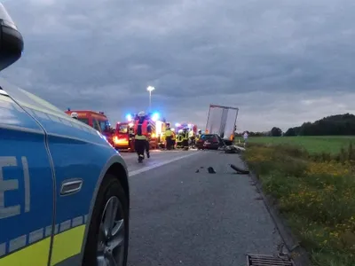 Un român a intrat cu mașina într-un camion încărcat cu muniție al armatei germane - Foto: Observator / imagine rol ilustrativ