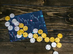 Curs BNR vineri, 2 mai. Cum sunt euro și dolarul, față de leu, între 1 Mai şi week-end? - Foto: Pexels/RDNE Stock project