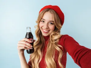 Ce se întâmplă în corp atunci când bei Coca-Cola? Beneficiile neștiute ale „apei cu întuneric” - Foto: Profimedia Images (imagine cu rol ilustrativ)