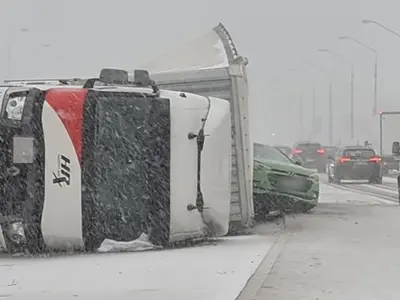 Vântul a suflat și cu 130 de kilometri la oră. FOTO: Facebook