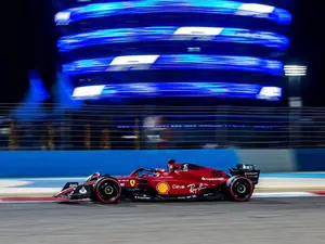 Charles Leclerc a obținut pole position-ul în prima cursă a sezonului F1 2022. / Foto: motorlat.com