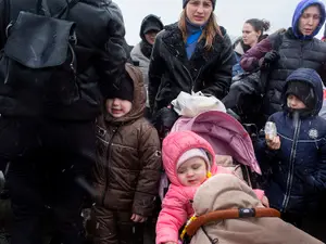 Bnaii strânși din donații au plecat deja spre refugiații din Ucraina Foto: Mugur Vărzariu