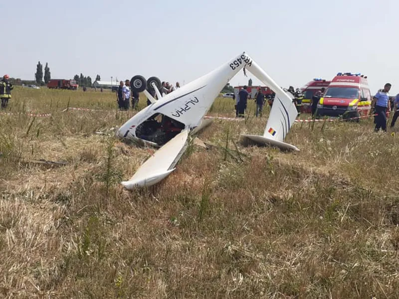 Un avion de mici dimensiuni s-a prăbuşit în Chitila/FOTO: Facebook/ISUBIF