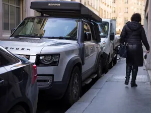 Tarif de parcare de 3 ori mai scump, pentru mașinile mari, gen SUV. De ce contează dimensiunea? - Foto: Profimedia Images