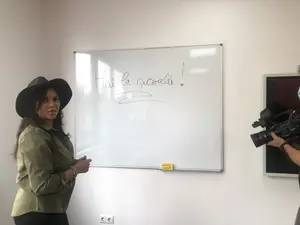 Nadine  este în clasa a XII-a și se pregătește de Bac / click.ro