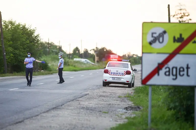 Făget a fost singurul oraș pus sub carantină în starea de alertă.  A ieșit din carantină mai devreme, dar timp de 30 de zile sunt în vigoare mai multe restricții. Sursa foto: Inquam Photos / Virgil Simonescu