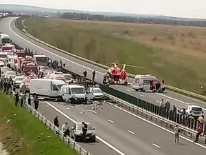 Mai mulți morți și răniți, după un carambol cu șase mașini pe autostrada Timișoara -Deva Foto: alba24.ro