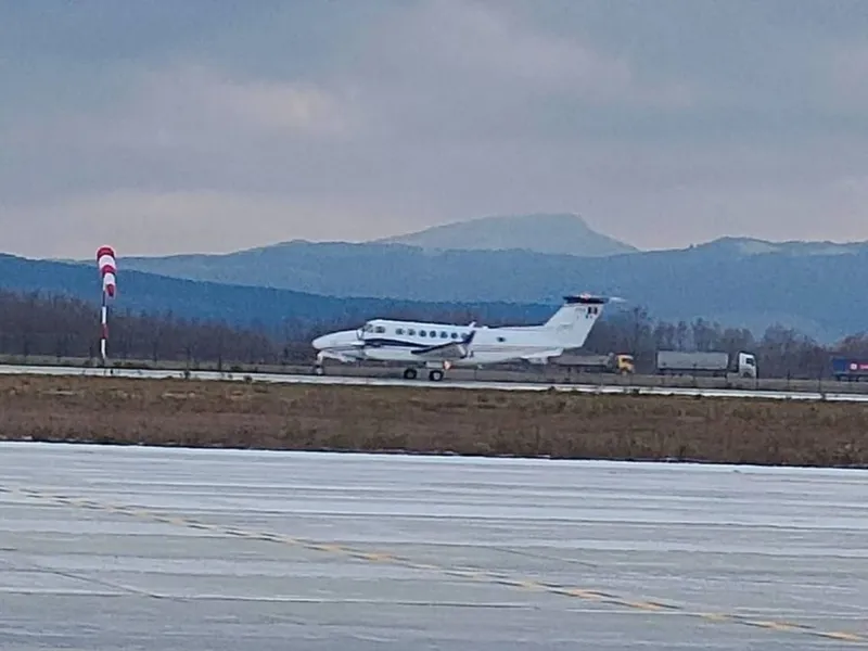 A aterizat primul avion pe Aeroportul Internaţional Braşov. / Foto: bizbrasov.ro