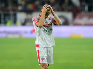 Fotbalistul Christian Ilic, dezamăgit de jocul echipei sale Foto: INQUAM Photos/Ștefan Constantin