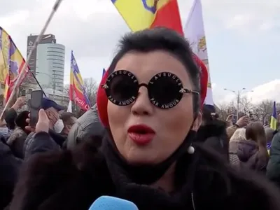 Adriana Bahmuţeanu își expune copiii la COVID / antena3.ro