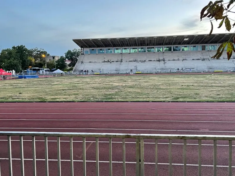 Acesta este stadionul Iolanda Balaș Sotter din București, la care nu se mai lucrează din 2010 Foto: digisport.ro