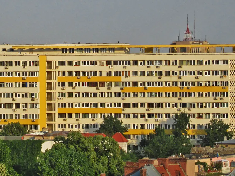 AMENDĂ usturătoare de până la 10.000 lei pentru românii care stau la bloc și fumează. Ce n-ai voie? - Foto: Istock / imagine cu rol ilustrativ