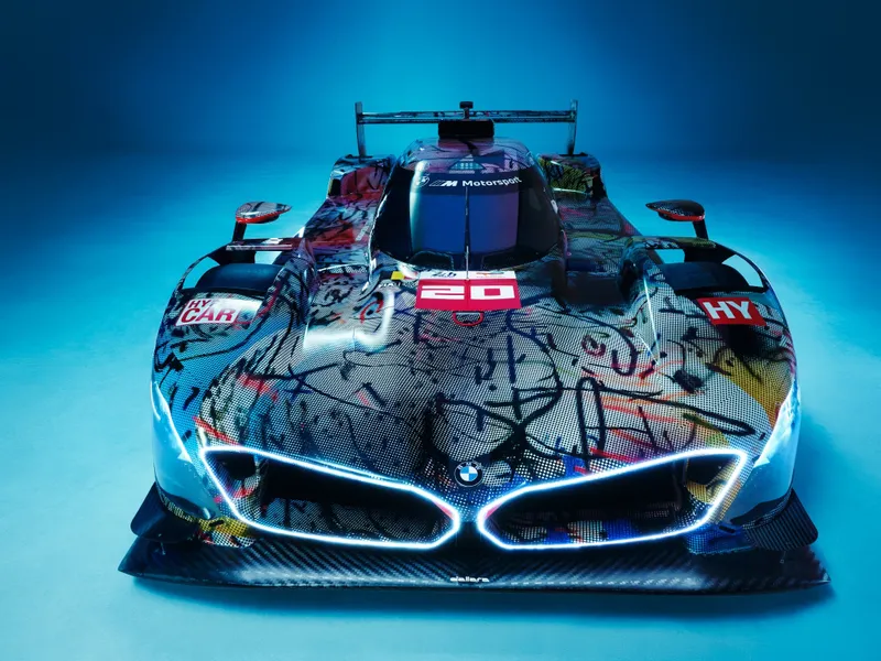 BMW revine spectaculos, după 25 de ani, în cursele de anduranță cu un hypercar „Art Car” - Foto: BMW